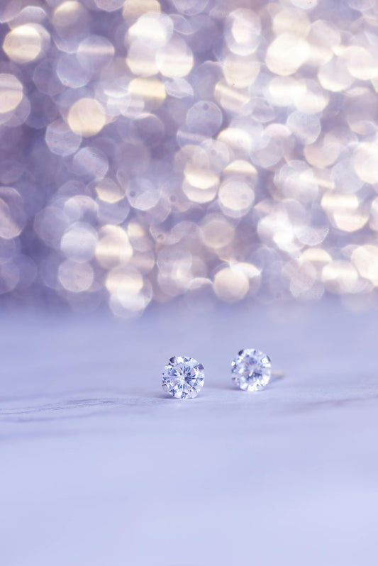Moissanite vs. Diamond: How to Choose the Stone That Actually Fits Your Life