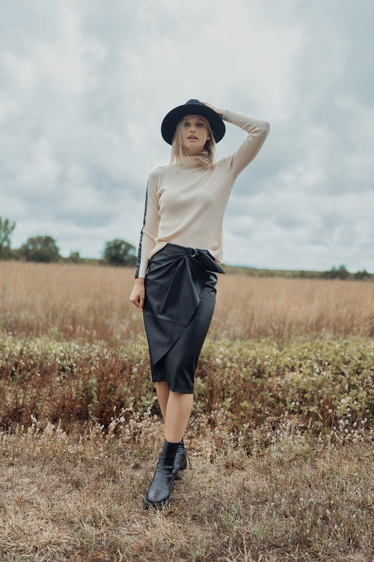 STRAIGHT LEATHER SKIRT WITH BUCKLE