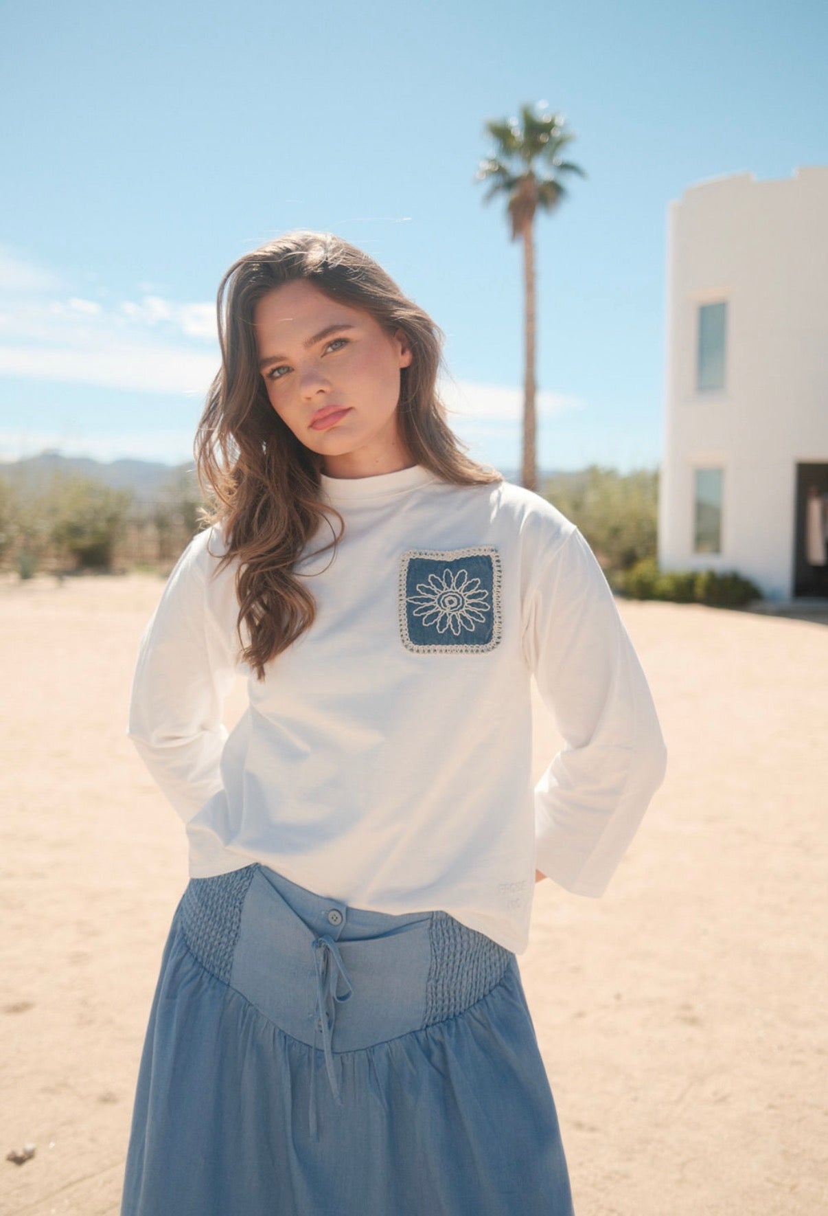 EMBROIDERED TEE