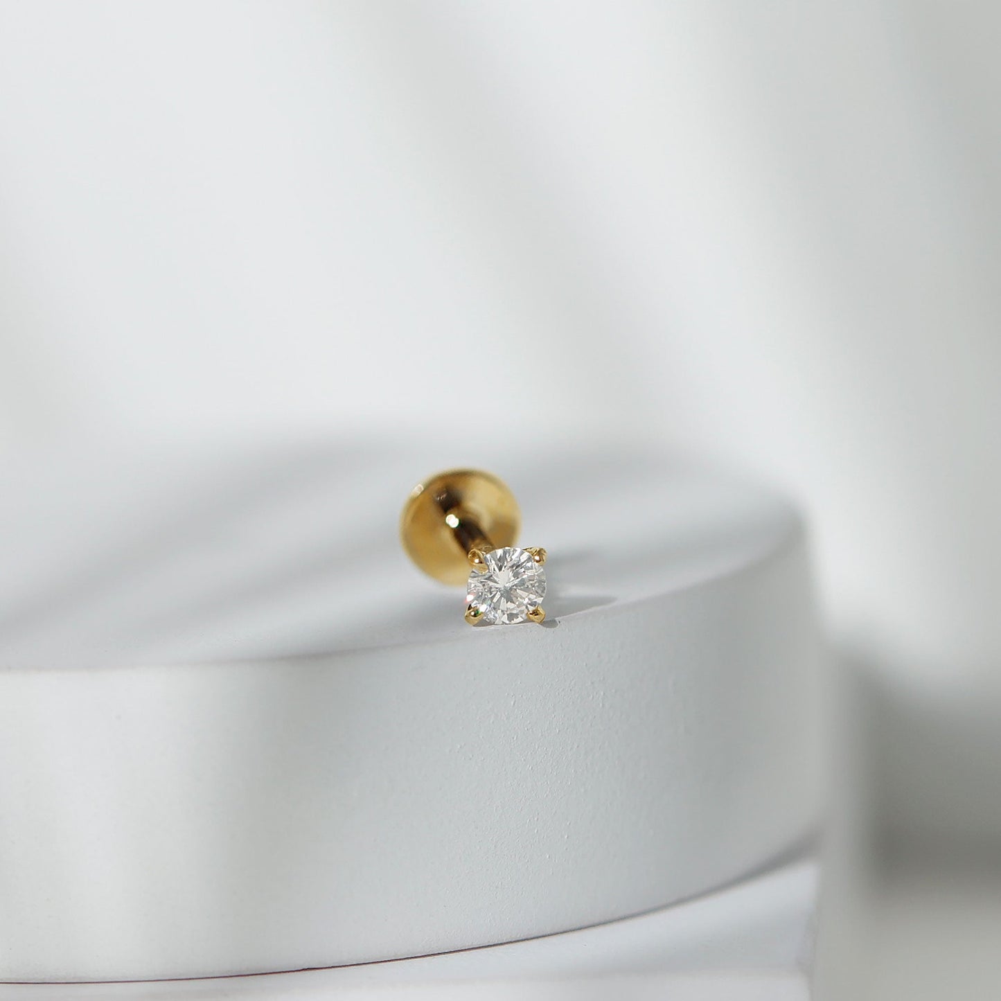 Round Shape Moissanite Solitaire Nose Pin