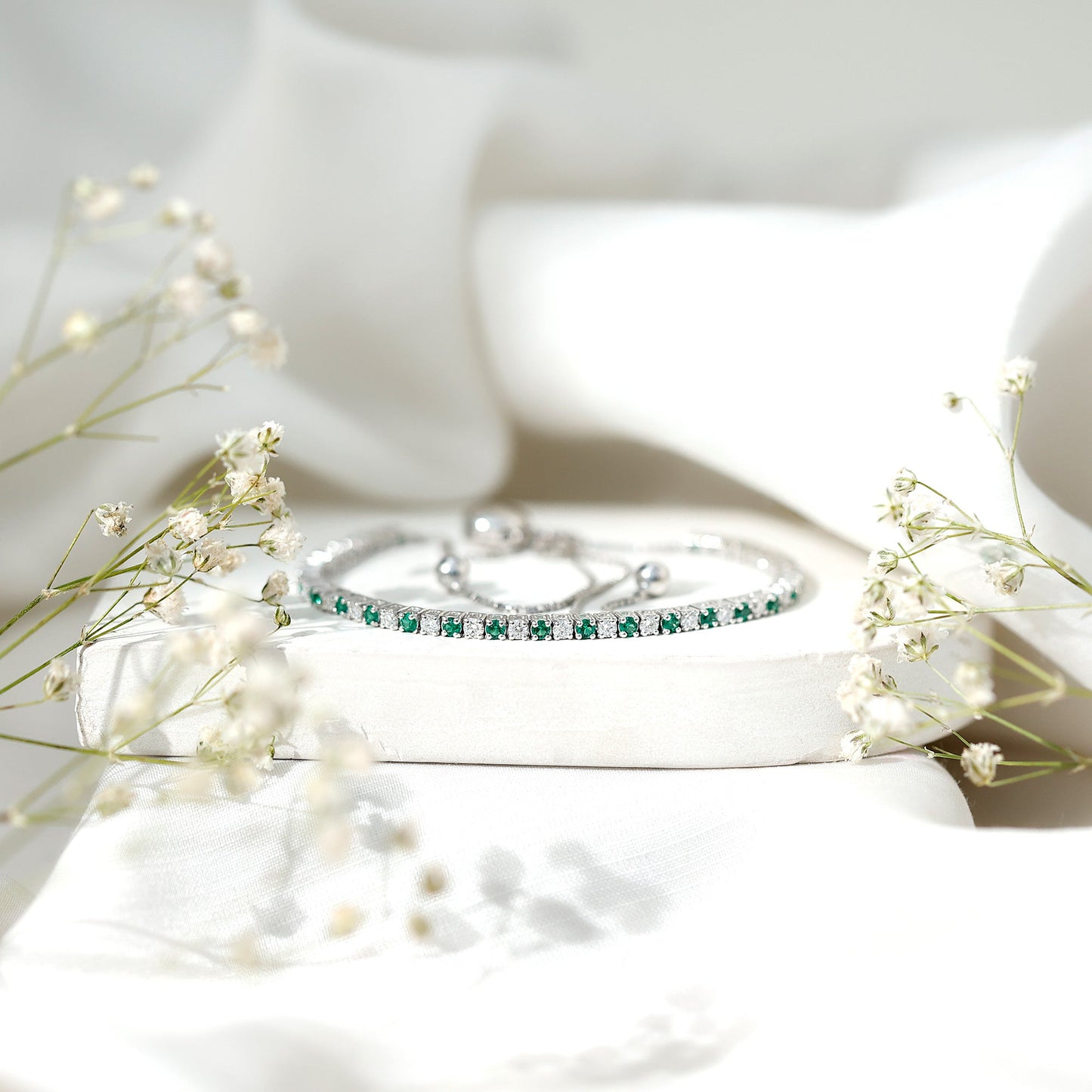 Certified Lab Grown Diamond and Emerald Bolo Bracelet For Wedding