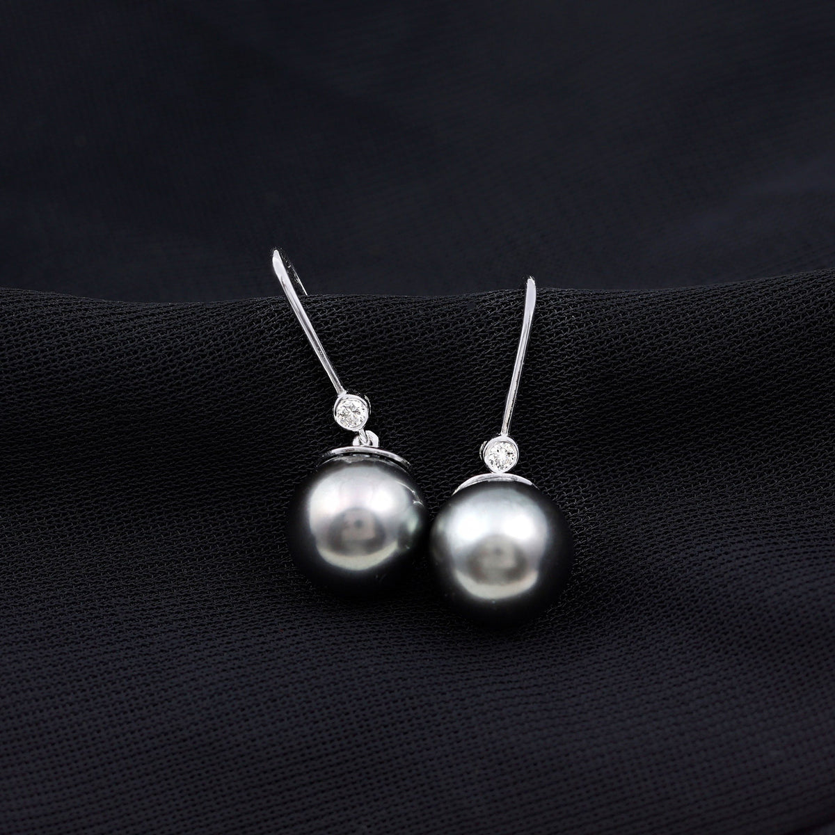 16 Carat Tahitian Black Pearl Dangling Earrings with Diamond