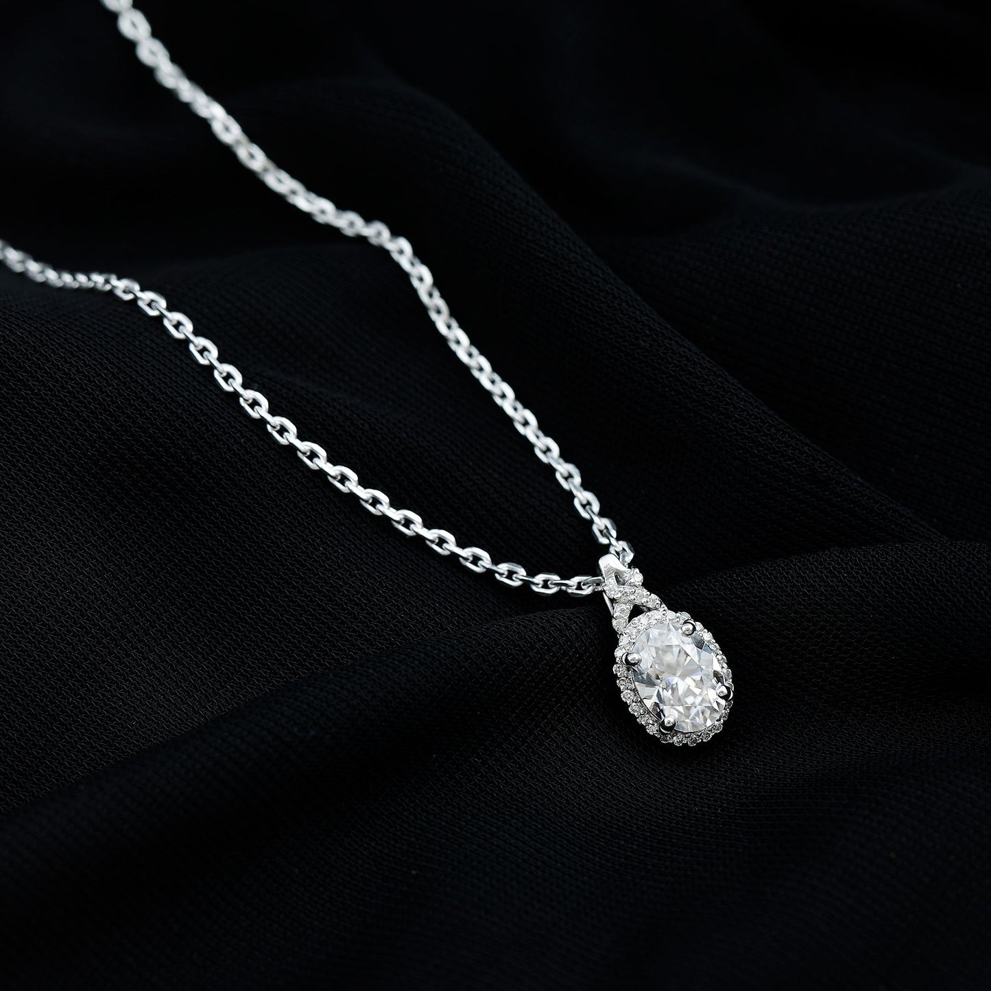 Lab Grown Diamond Vintage Style Pendant With Halo