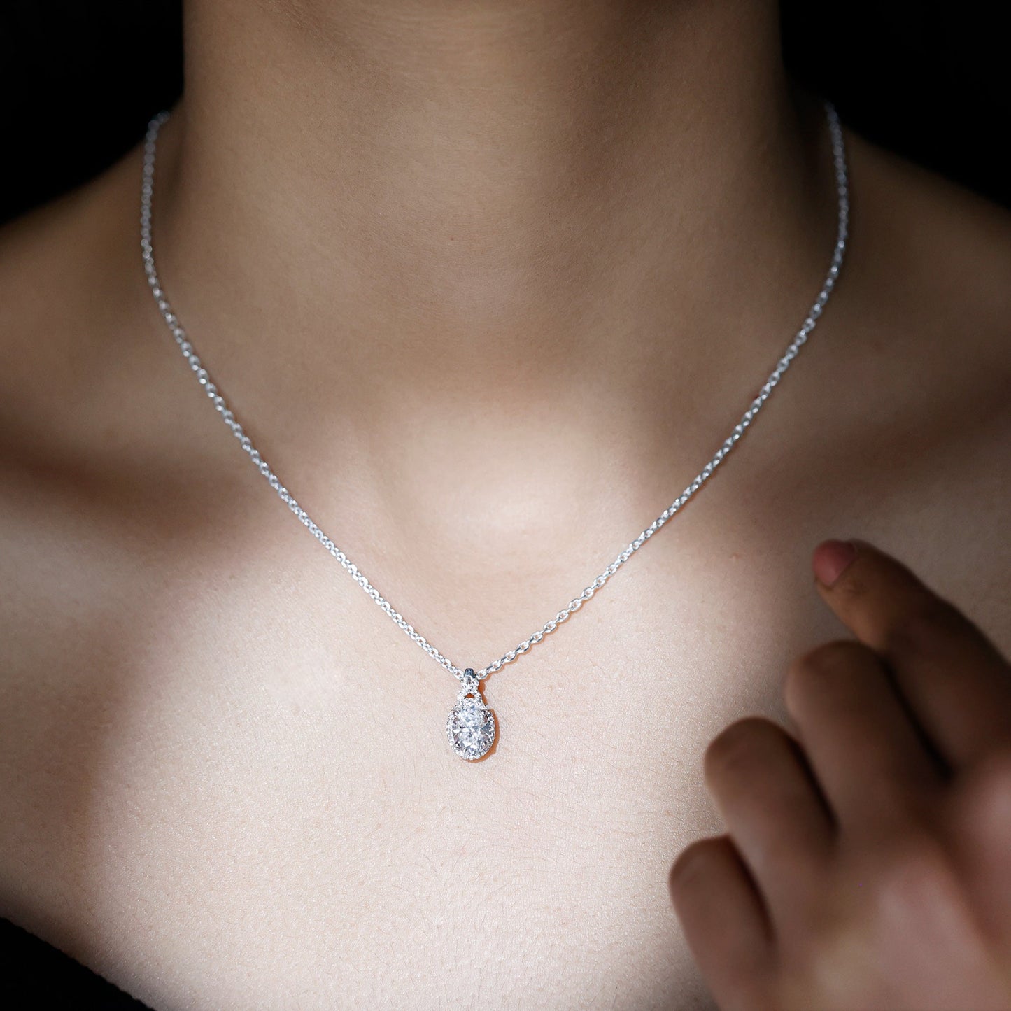 Lab Grown Diamond Vintage Style Pendant With Halo