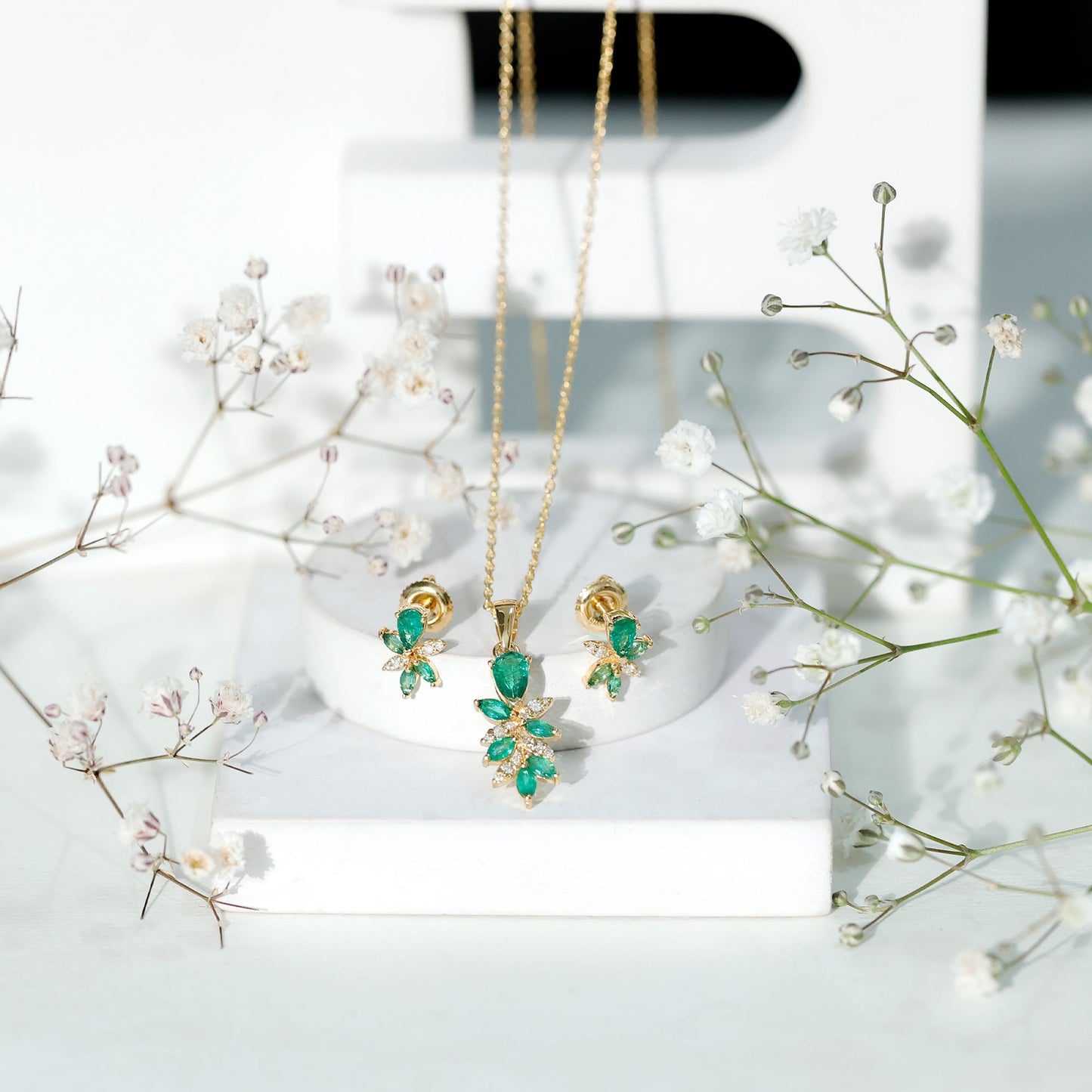 Nature Inspired Emerald and Diamond Dangle jewelry Set