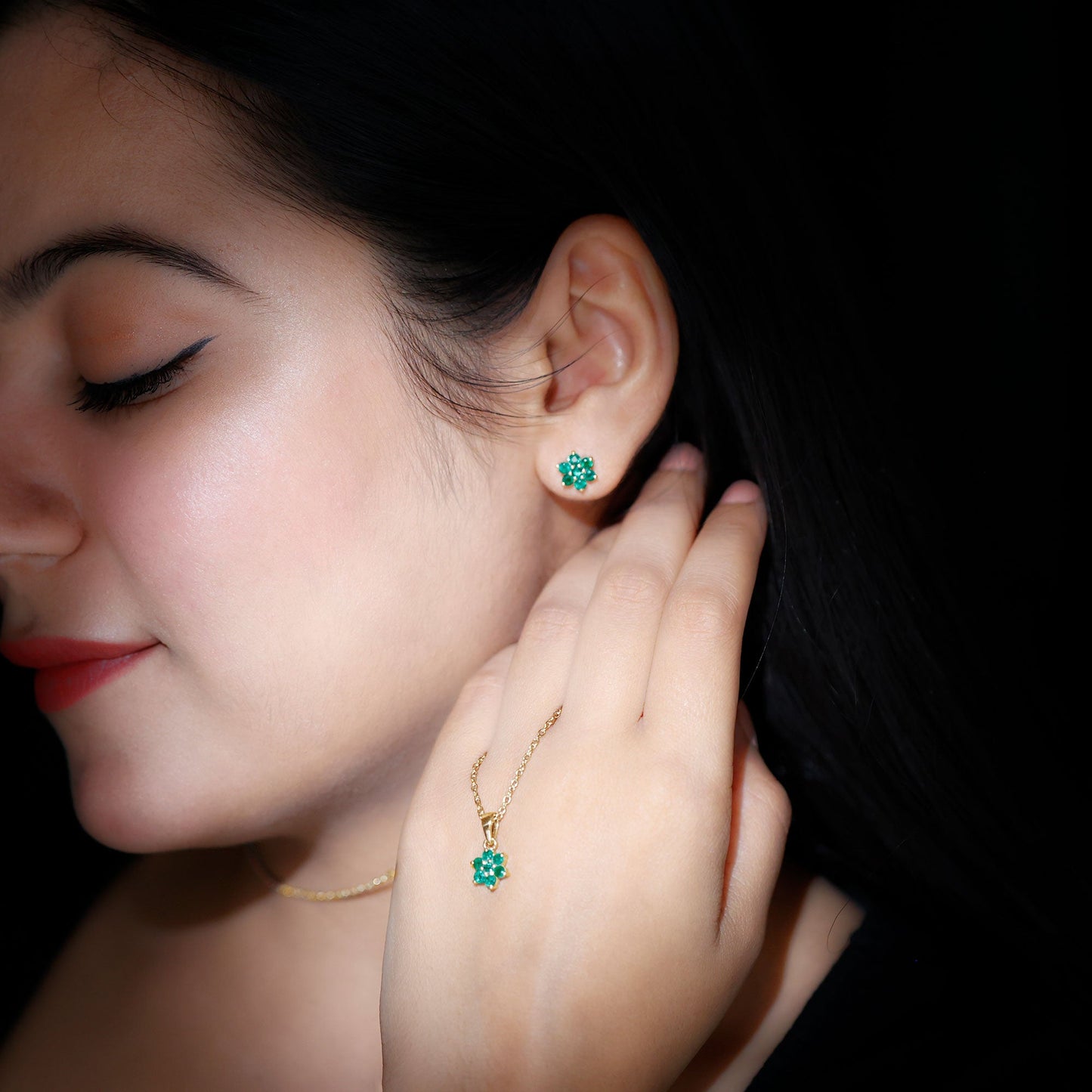 Genuine Round Cut Emerald Flower Necklace and Earrings Set