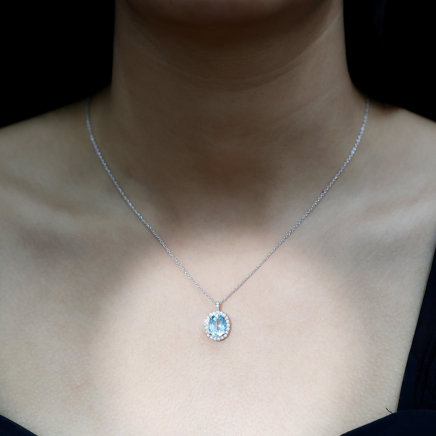 Genuine 2.5 Carat Oval Shaped Aquamarine Statement Necklace With Silver Chain
