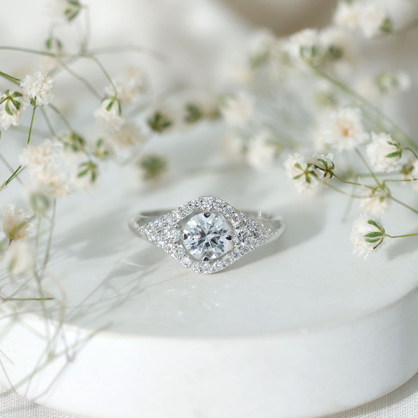 Certified 0.9 Carat Lab Grown Diamond Classic Engagement Ring