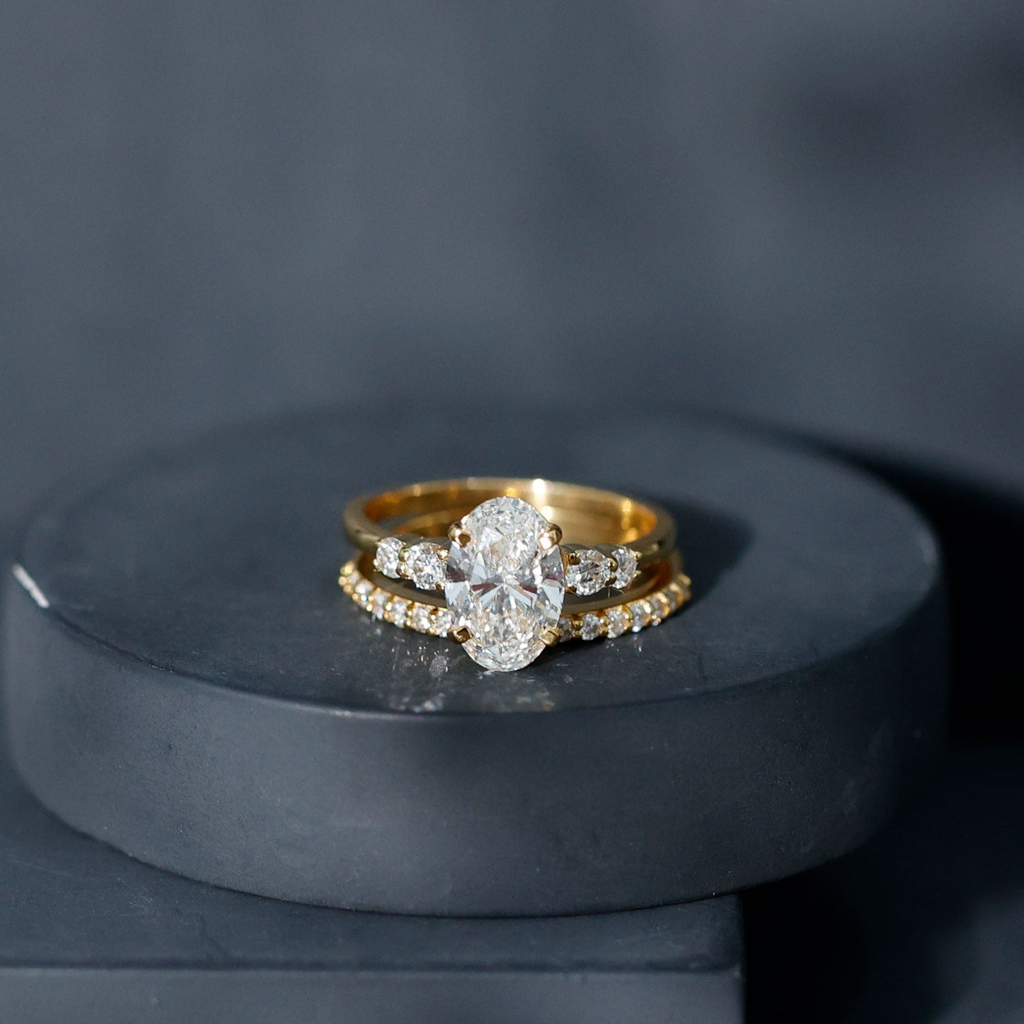 2 Carat Oval Shape Lab Diamond Bridal Ring Set with IGI Certificate