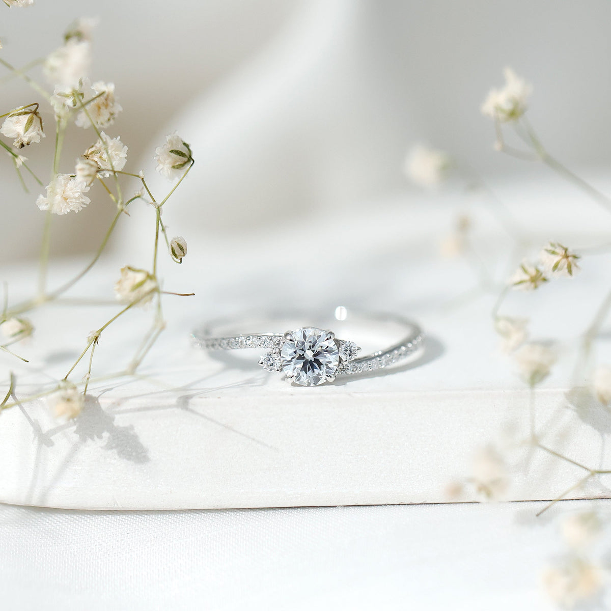 0.9 Carat Lab Grown Diamond Solitaire Engagement Ring With Side Stones