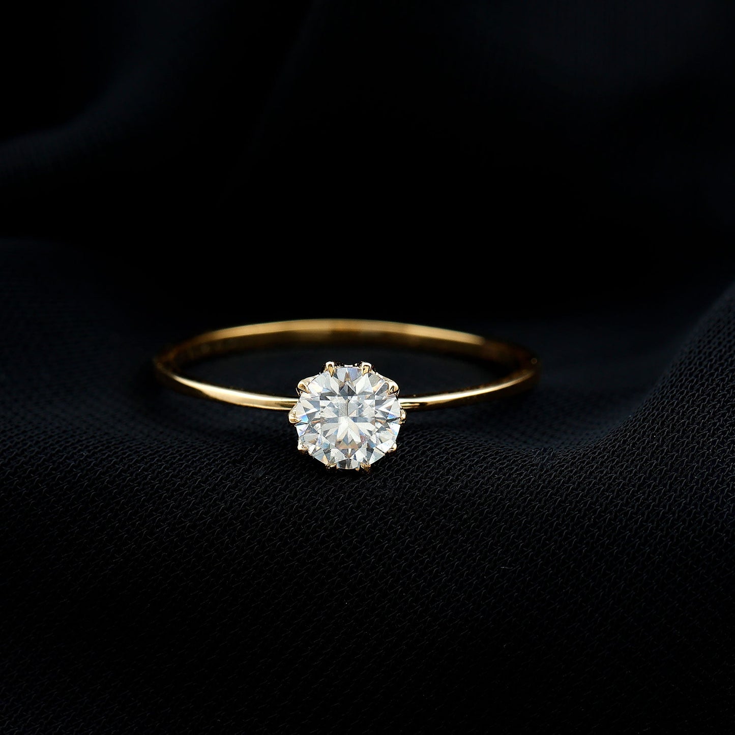 0.9 Carat Lab Grown Diamond Round Cut Engagement Ring