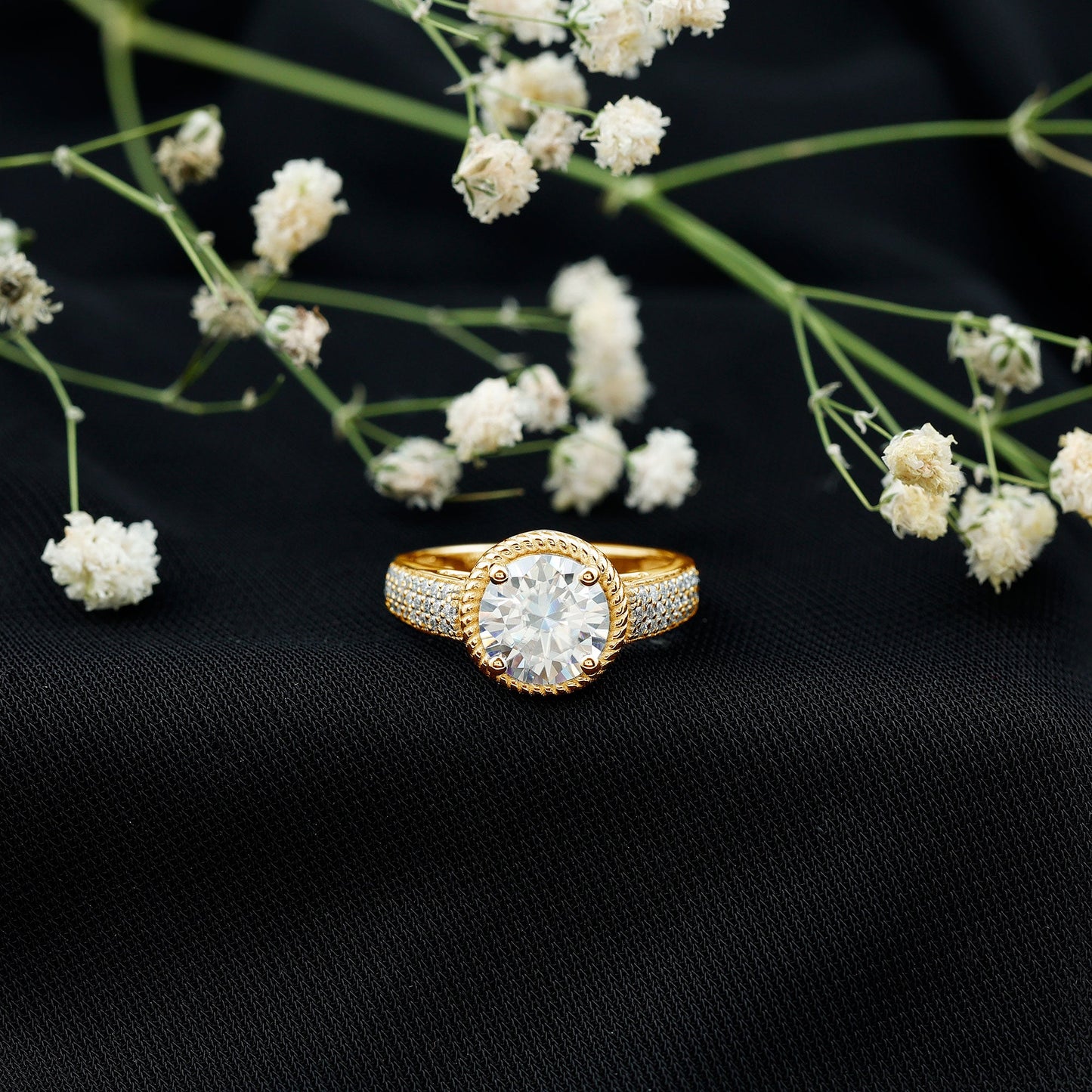 Lab Grown Diamond Circle Engagement Ring With Rope Frame