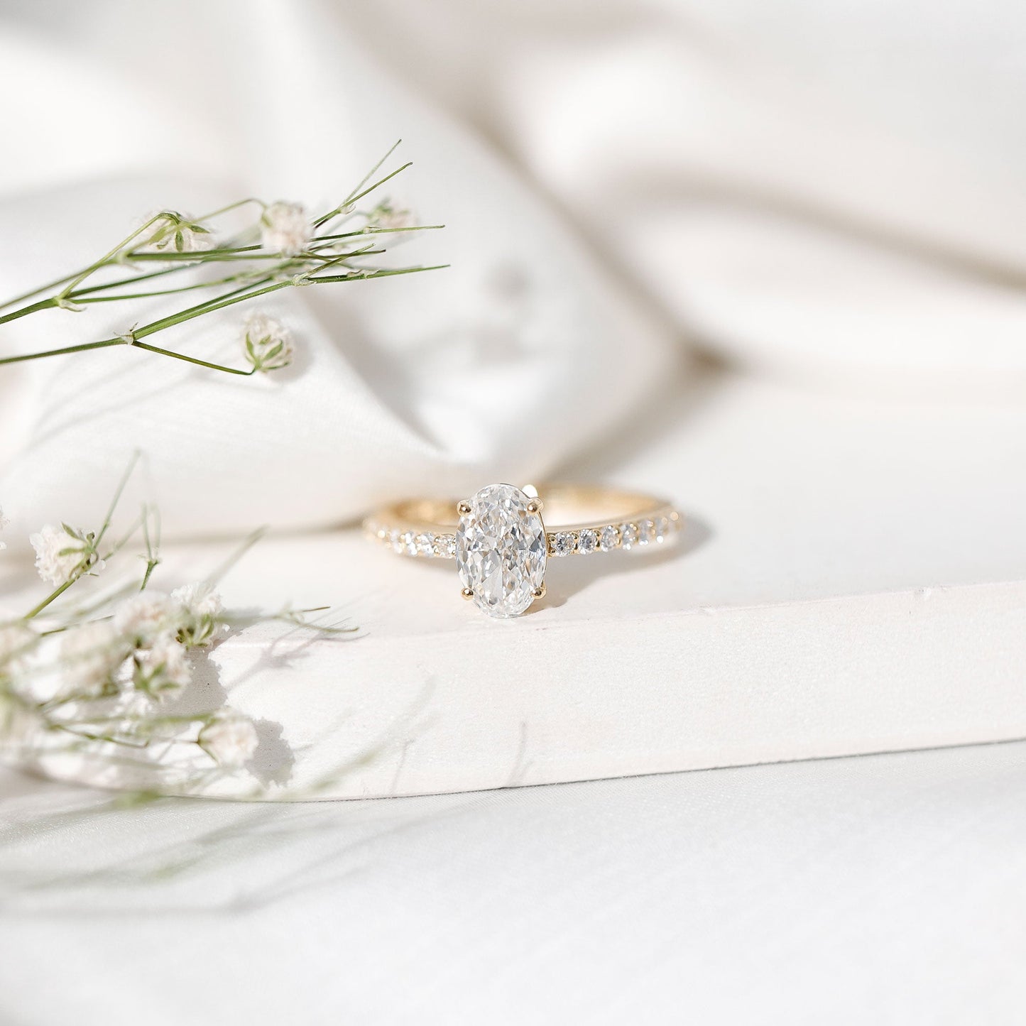 Lab Grown 2 Carat Diamond Oval Engagement Ring with IGI Certificate