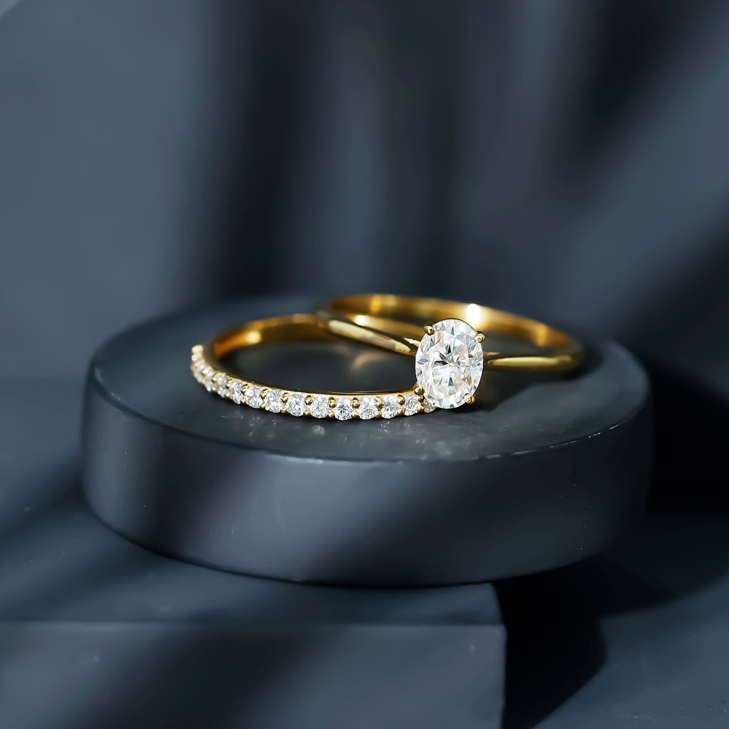 IGI Certified Lab Grown Diamond Oval Engagement Ring with Wedding Band