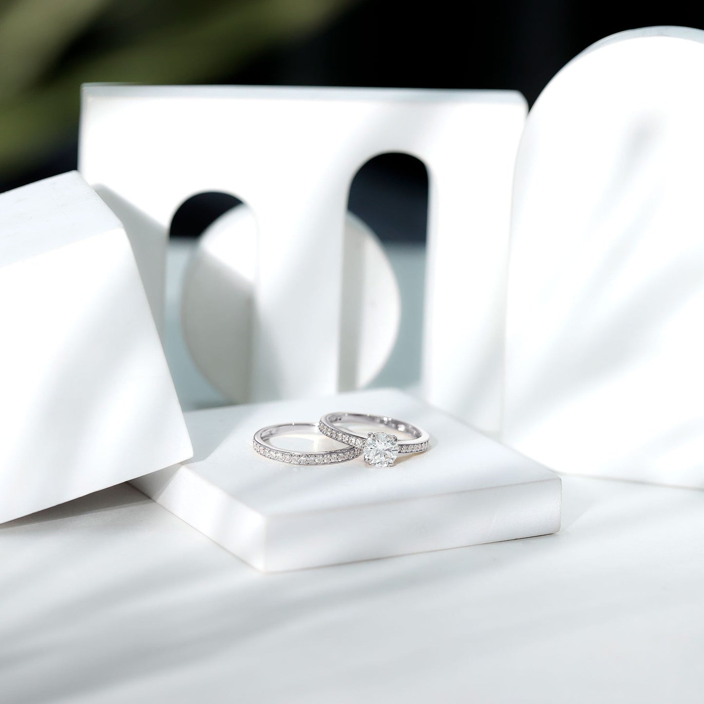 Brilliant Cut Moissanite Round Engagement Ring With Band