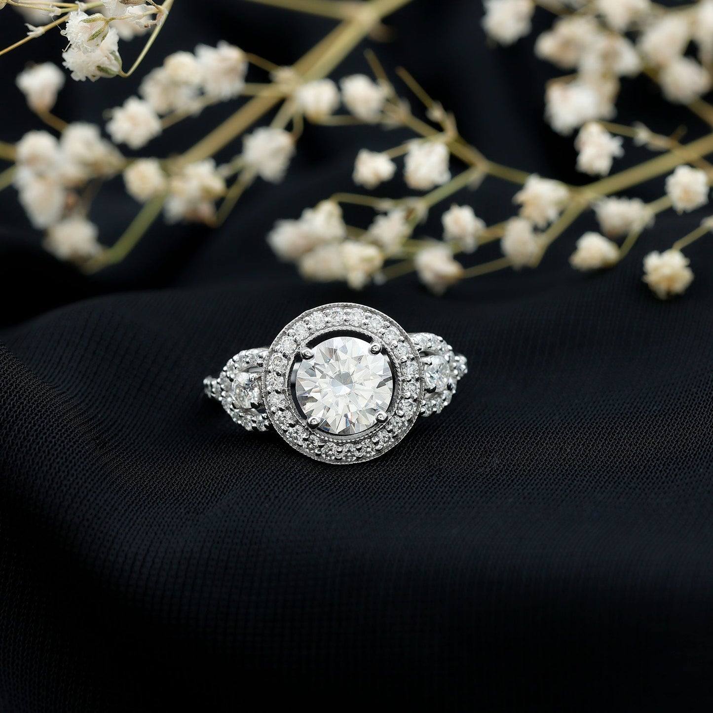 Round Cut Diamond Antique Looking Engagement Ring