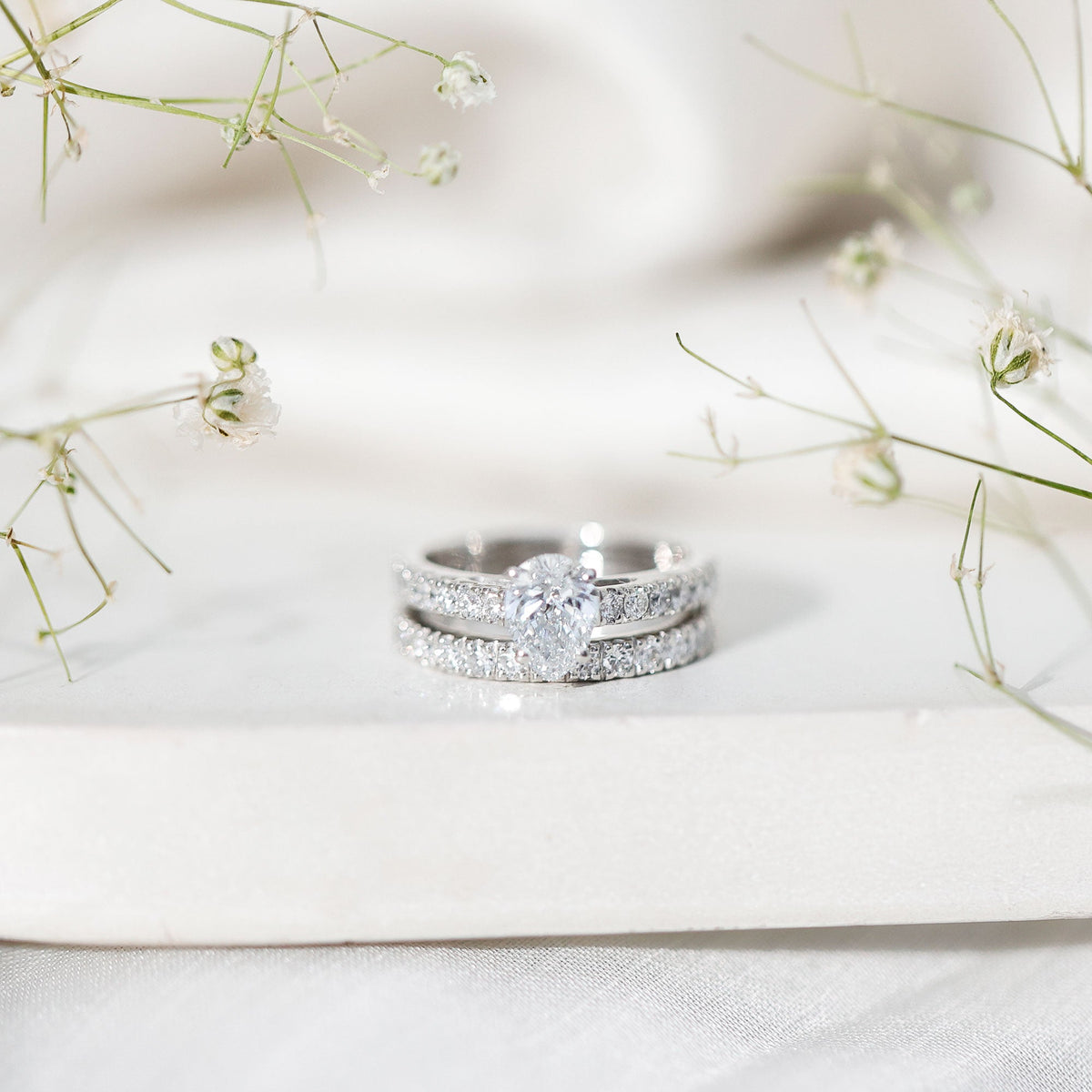 Minimal Pear Shape Lab Grown Diamond Wedding Ring Set