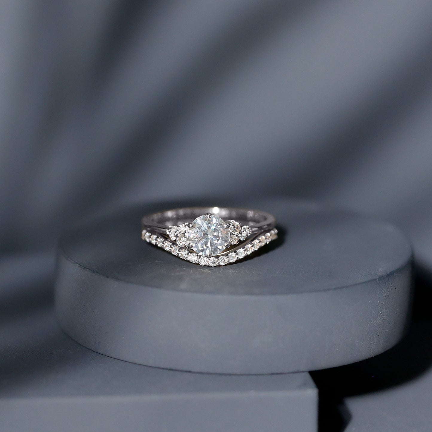 0.9 Carat Round Cut Moissanite Wedding Ring Set For Bride
