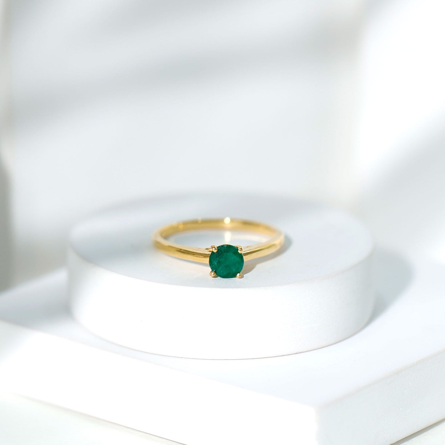 Round Shaped 0.4 Carat Emerald Solitaire Promise Ring for Her