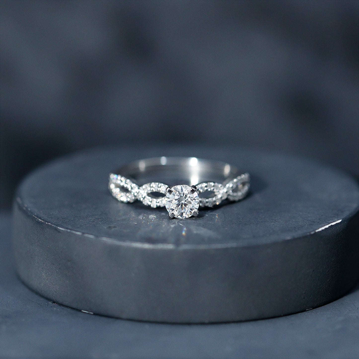 0.5 Carat Round Shape Moissanite Crossover Infinity Ring